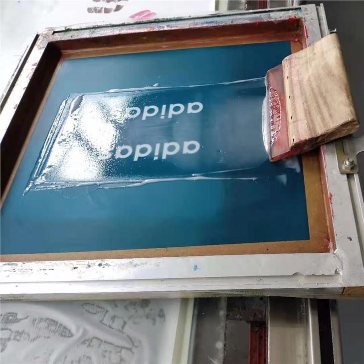 Tinta za sitotisak za tkaninu